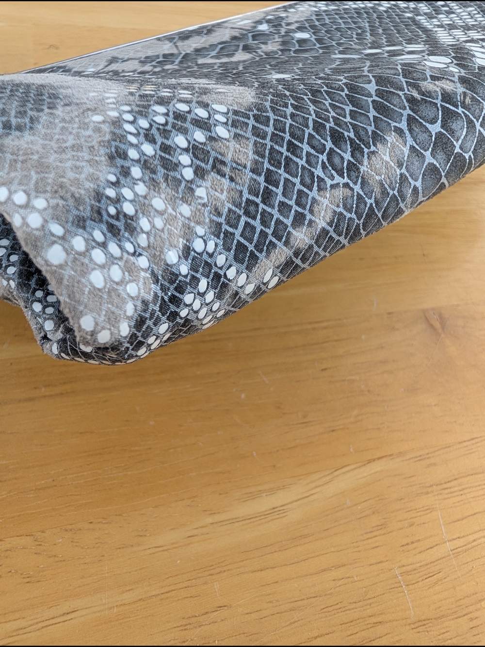 Hobo Lauren Exotica Gray Genuine Leather Snake-Print Texture Clutch Wallet NWT - Picture 7 of 11